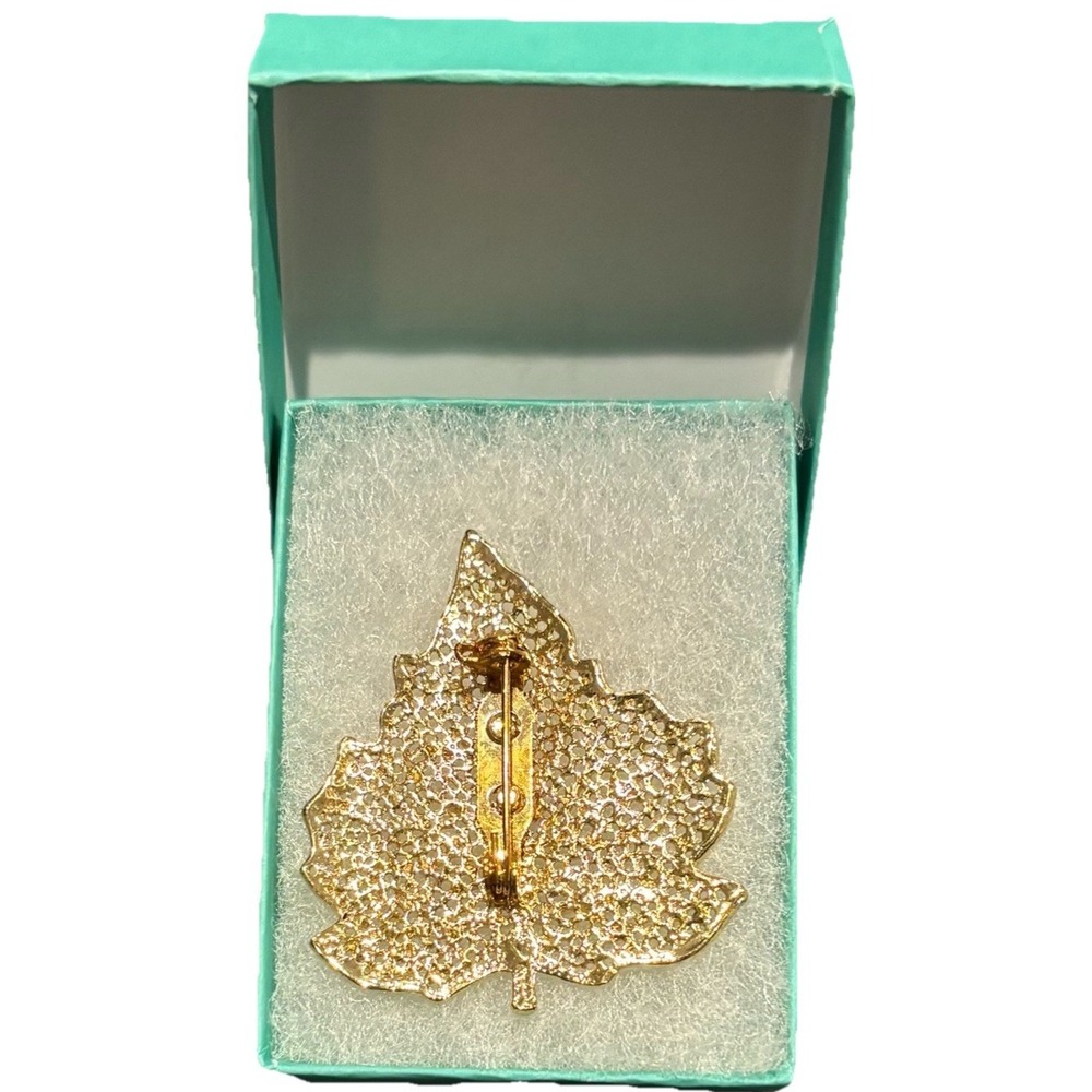 Vintage Gold Tone Maple Leaf Brooch Filigree Pin Jewelry Estate Gift Box - Picture 2 of 12